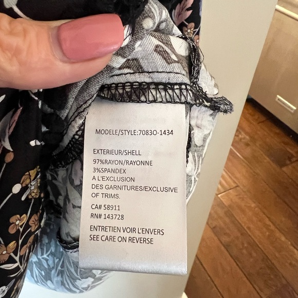 SOLD Tribal floral blouse / New without tags - Picture 4 of 4